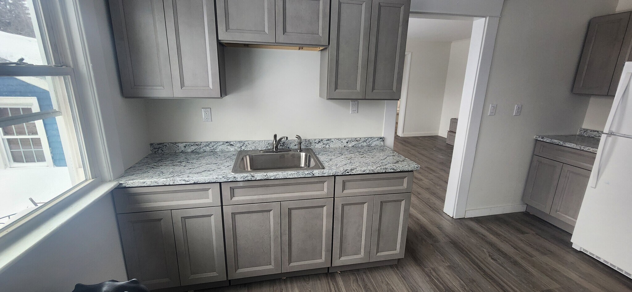 Building Photo - 619 Tracy St