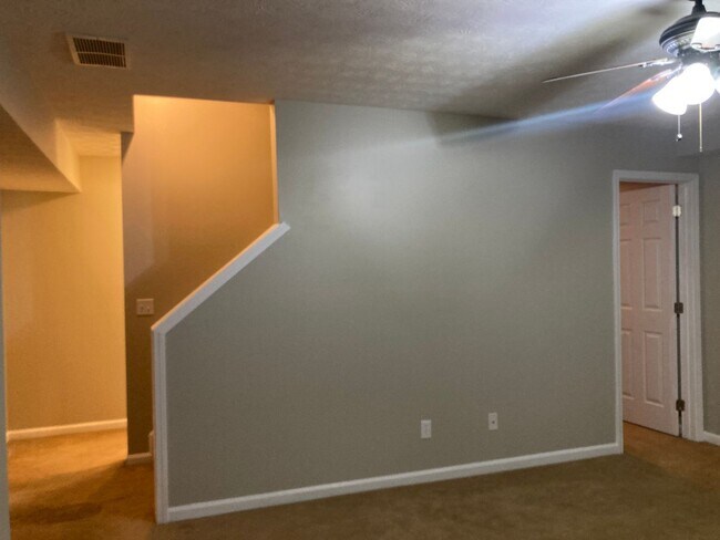 Building Photo - 128 Twin Lakes Dr