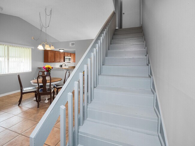 Building Photo - 744 Aquatic Dr