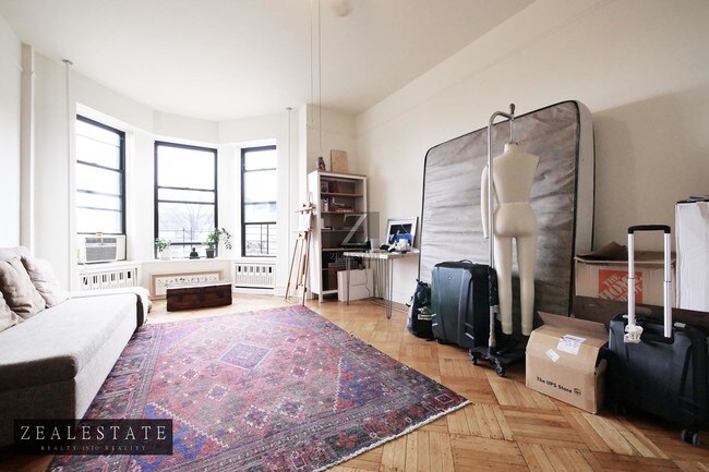 Building Photo - 210 Park Place