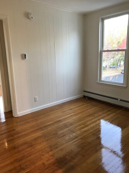 Livingroom - 77 High St