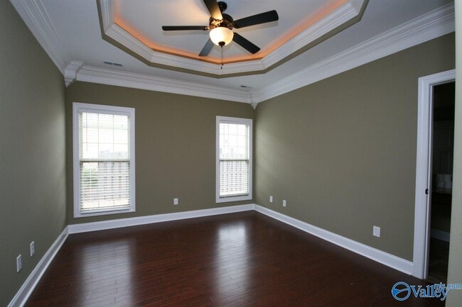 Building Photo - 231 Grove Village Way