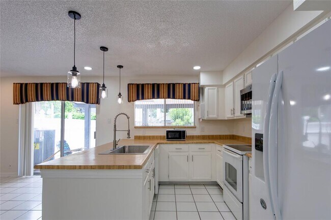 Building Photo - 7723 Miller Glen Ln