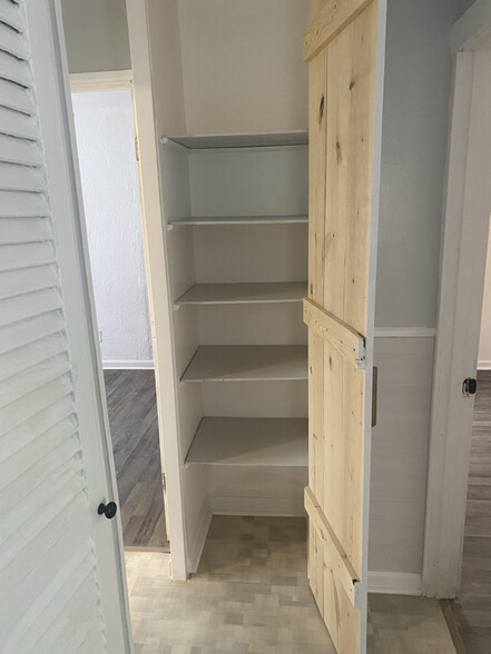 Building Photo - 5129 E 10th Ave