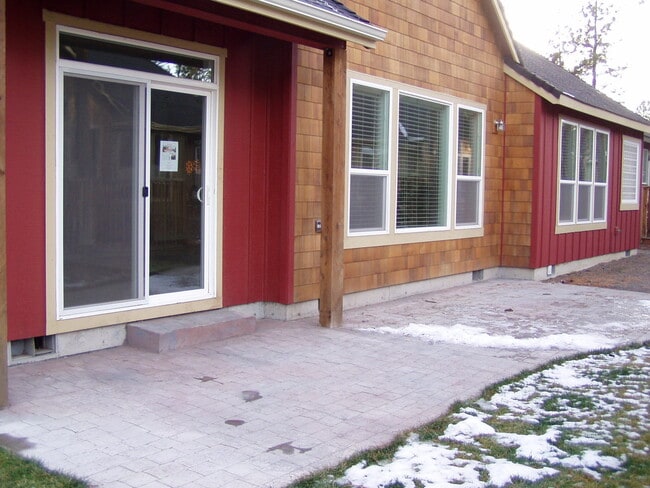 Building Photo - 964 Creek View Dr