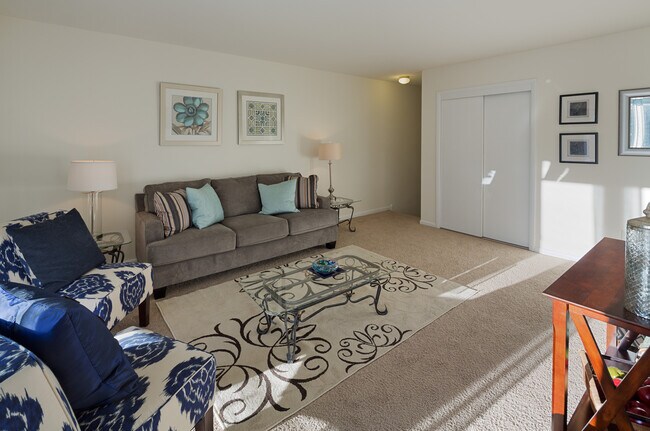 Building Photo - 2nd Floor: Discover private, elevated views and quiet surroundings in this sunny 1-bedroom apartm...