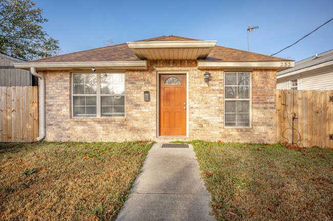 Building Photo - 3 Bedroom 2 Bath Home Biloxi