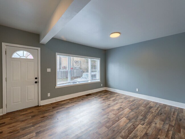 Building Photo - Newly Renovated Single Family Home in Midtown