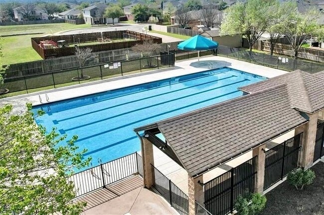 Building Photo - 916 Gentry Dr