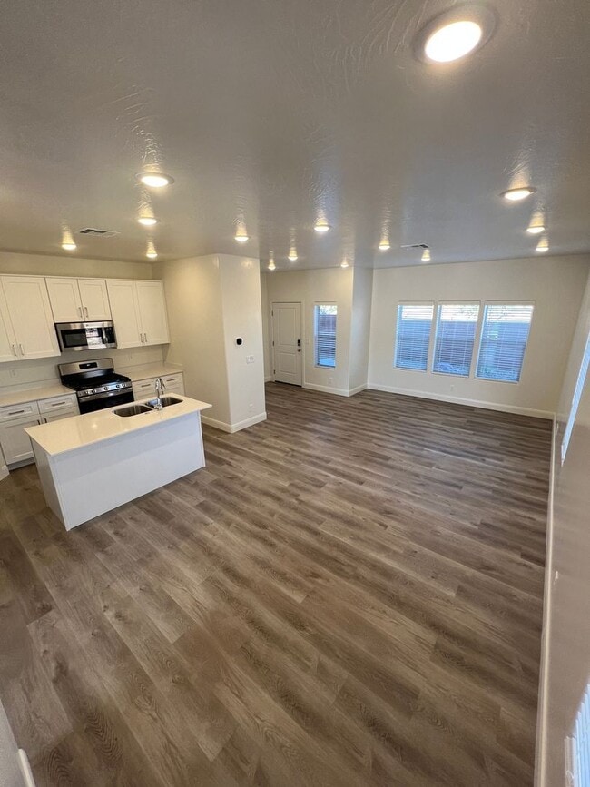 Building Photo - Beautiful 3 bedroom townhome in Ivins!!