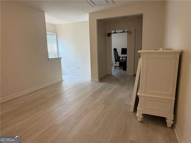 Building Photo - 5940 Bentley Way