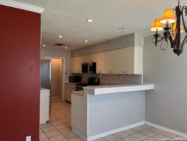 Building Photo - Move-in Special: First full month of rent FREE with a 2-year lease.
