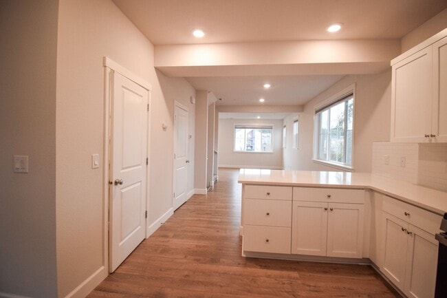 Building Photo - Beautiful 4 Bedroom 3.5 BA Home! Mother in Law Suite, Attached Garage & Top floor Bonus Room!