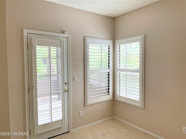 Building Photo - 6655 N Canyon Crest Dr