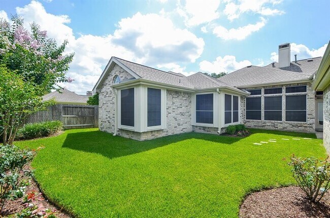 Building Photo - 1723 Crescent Green Dr