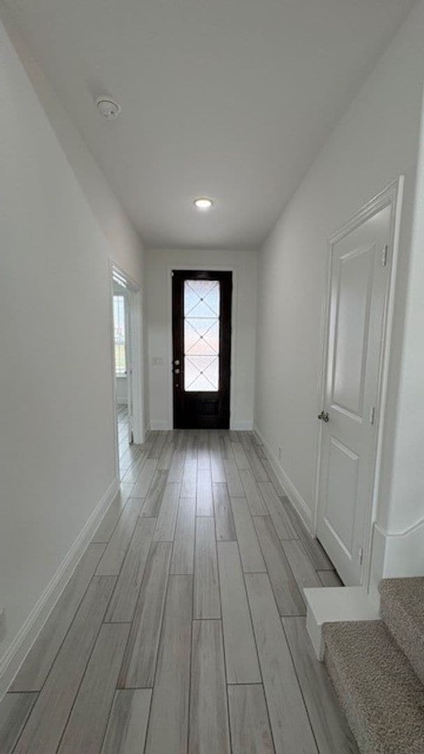 Building Photo - 2 Story Luxury 5 Bedroom Home !!