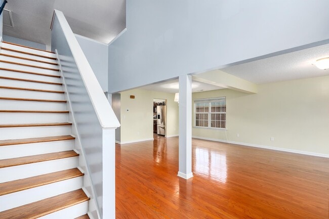 Building Photo - 117 Vancouver Rd