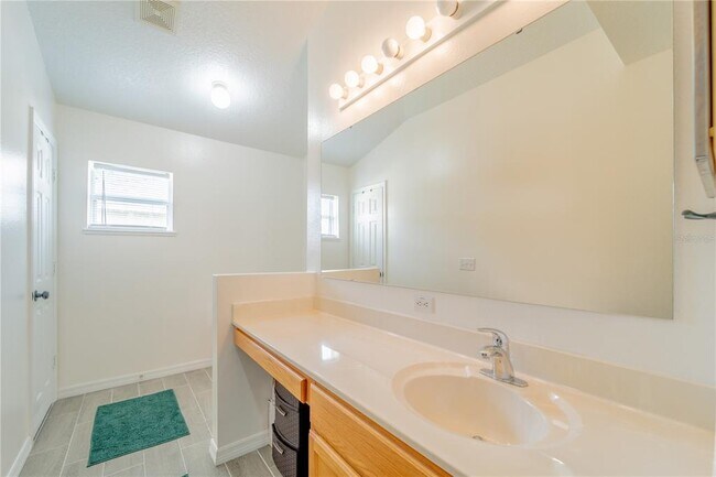 Building Photo - 525 Ridges Dr