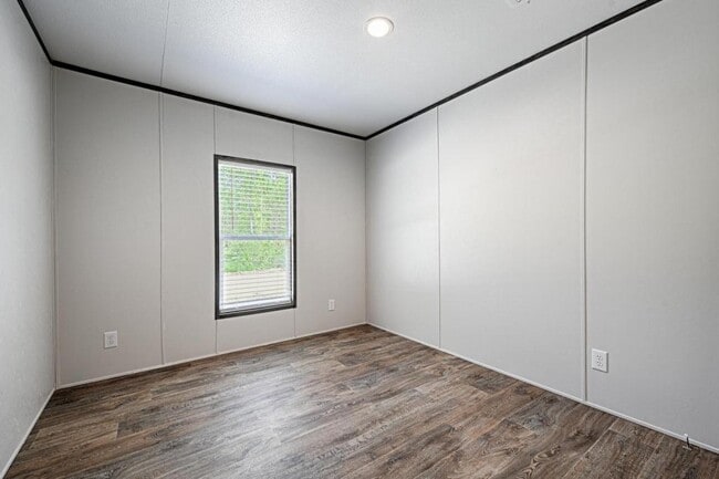 Building Photo - 633 Kevin St