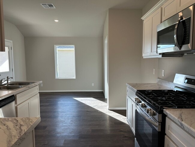 Building Photo - Brand-new 3 bedroom, 2 bath home located i...