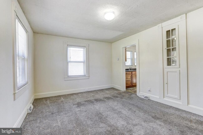 Building Photo - 15 Ritters Ln