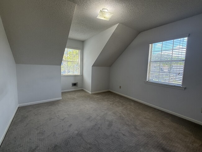 Building Photo - 36 Country Walk Dr