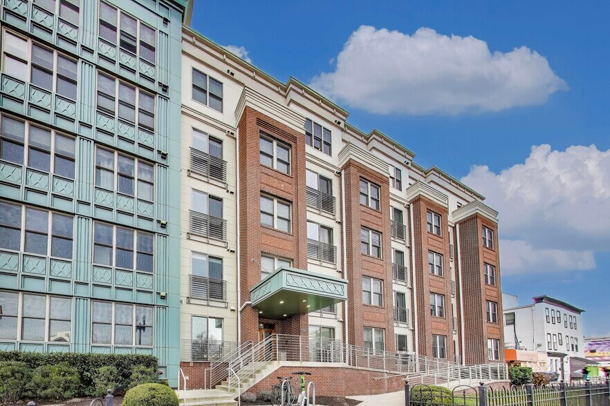 Primary Photo - 1350 Maryland Ave NE