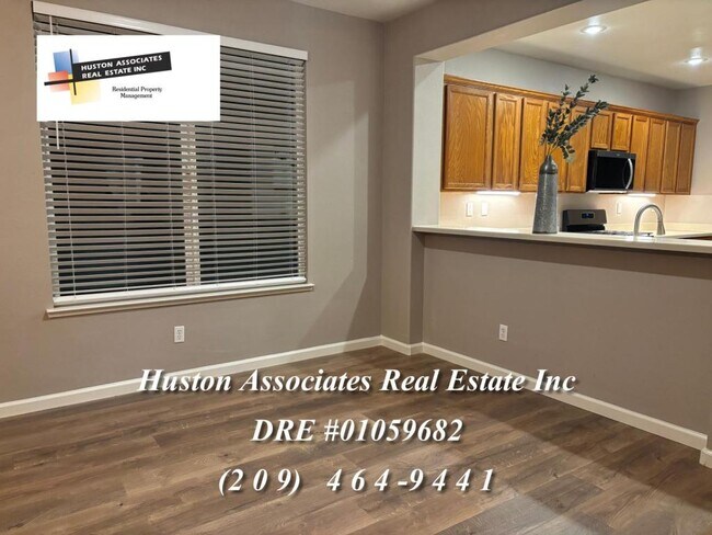 Building Photo - 1933 Cielito Dr