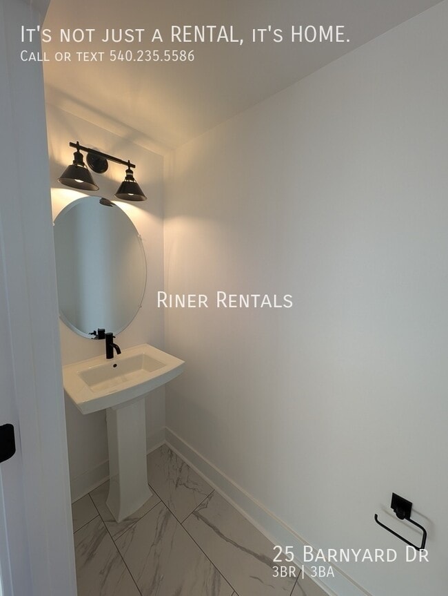 Building Photo - 25 Barnyard Dr