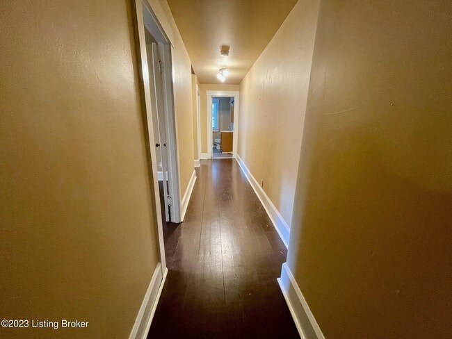 Building Photo - 2015 E Oak St