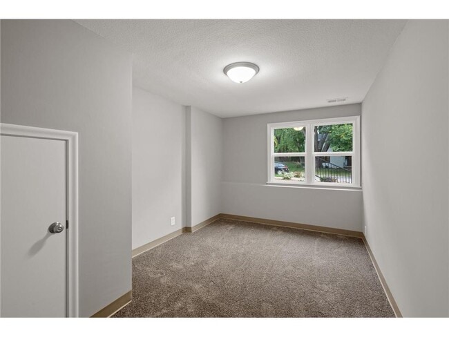 Building Photo - 4901 Larkspur Ln