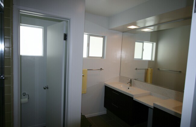 Middle Hall Bathroom, with tub shower and two sinks - 2657 Zorada Dr