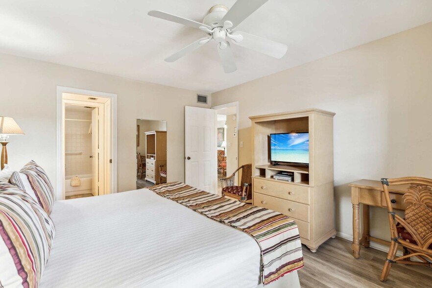 Building Photo - 600 Neapolitan Way