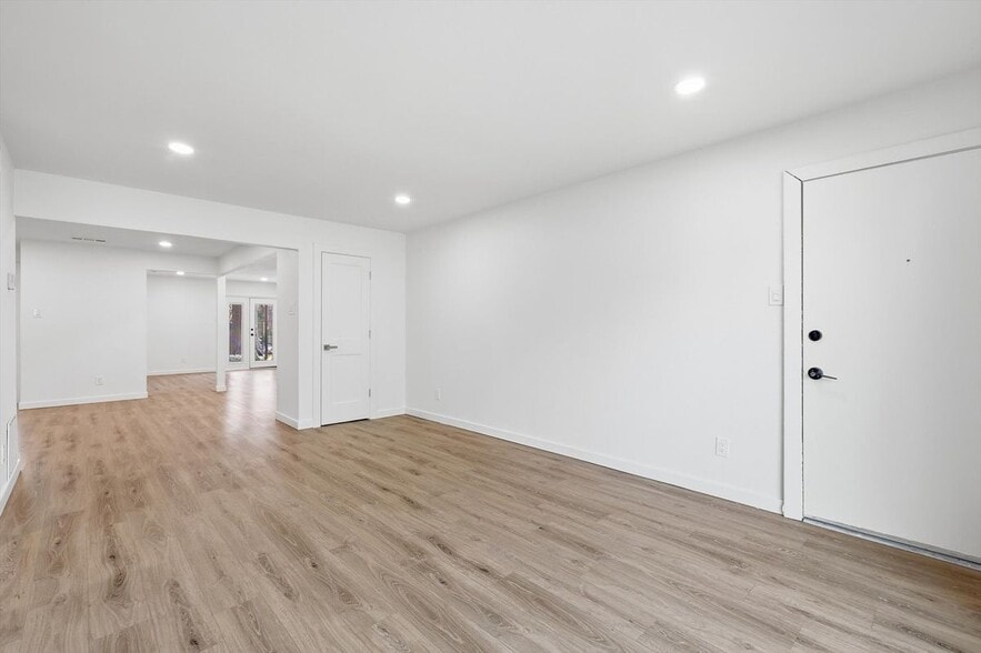 Building Photo - 4816 Amesbury Dr