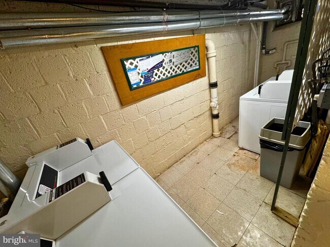 Building Photo - 24 S Old Glebe Rd