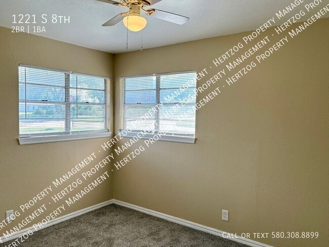 Building Photo - 1221 S 8th-