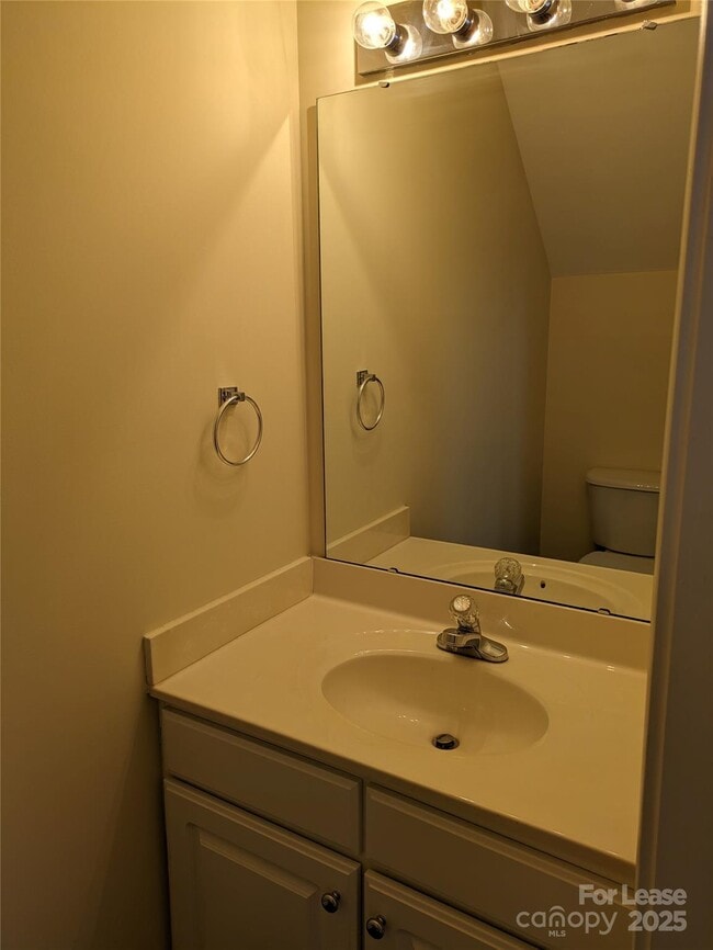 Building Photo - 917 Shearer St