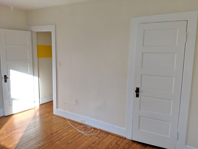 Building Photo - Charming Historic townhouse in downtown Frederick available mid June!