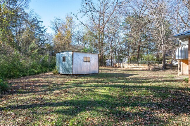 Building Photo - 175 E Elm St