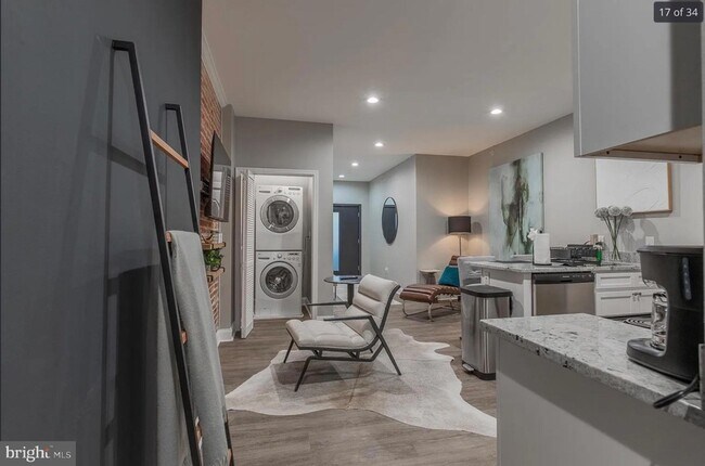 Building Photo - 3221 Noble St