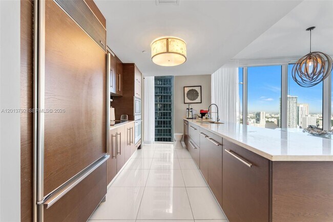 Building Photo - 475 Brickell Ave