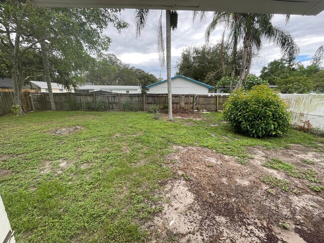 Building Photo - Charming 3-Bedroom Home with 1 Bath and 1-...