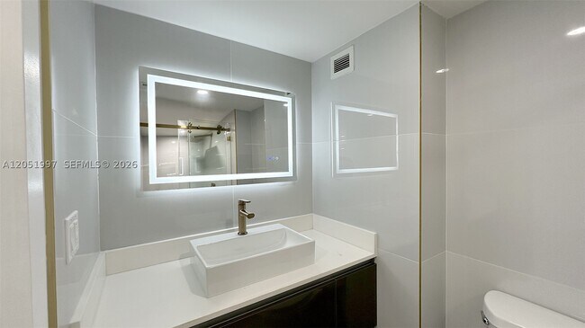 Building Photo - 18061 Biscayne Blvd