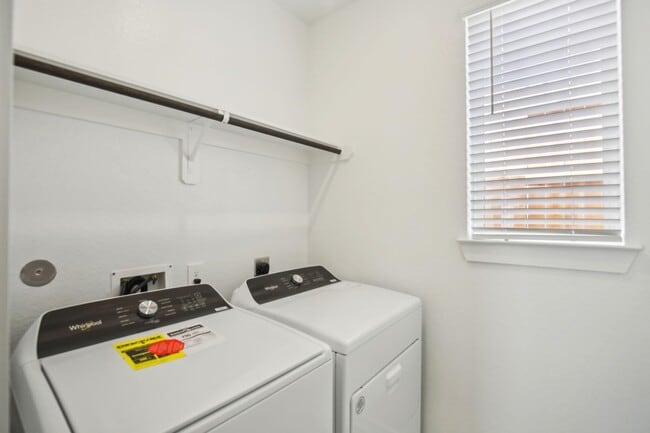 Building Photo - 18616 Hillswood Dr