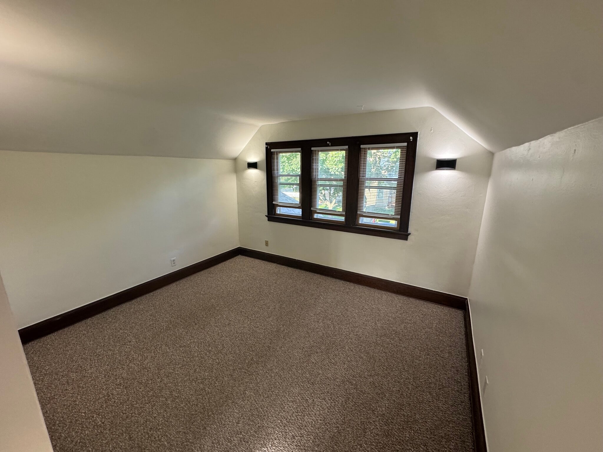 Building Photo - 1611 S 56th St