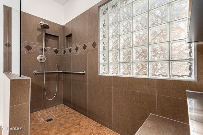 Building Photo - 10847 W Avenida Del Rey