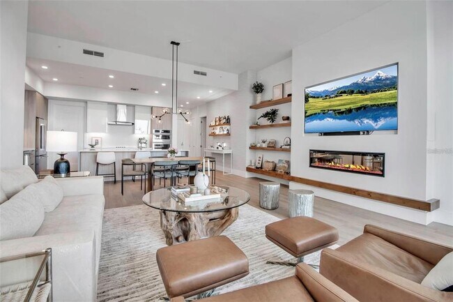 Building Photo - 301 QUAY Cmn