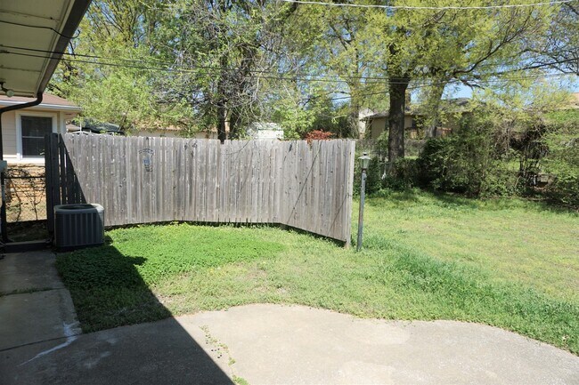 Building Photo - 3 Bed 2 Baths In Midtown Charmer With Covered Front Porch!