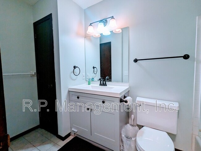 Building Photo - 4118 Sylvia Ln S