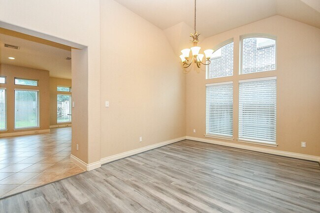 Building Photo - 2911 Village Brook Ln